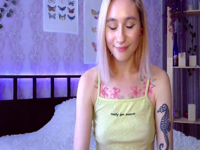 Live sex webcam photo for Misss_Dream #271607153