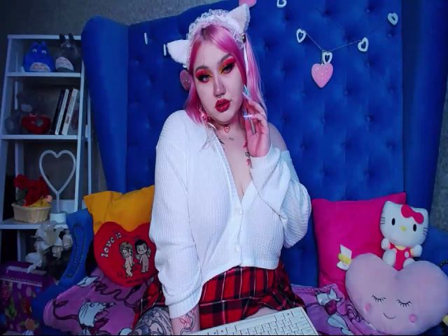 Live sex webcam photo for CurvyAlyce19 #271605320