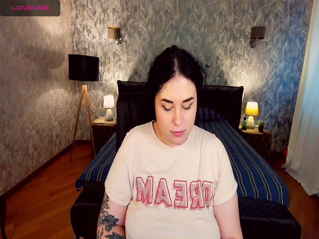 Live sex webcam photo for SerahMirabeli #271607112