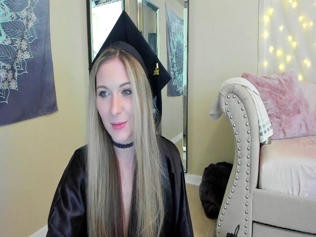 Live sex webcam photo for KatieDarling_ #271614675