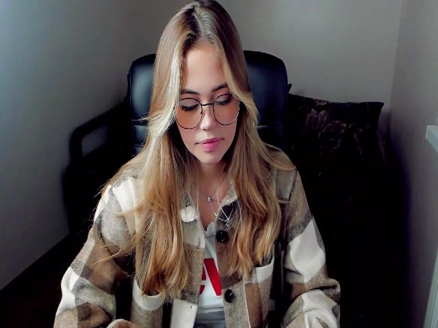 Live sex webcam photo for Toristar #271607086