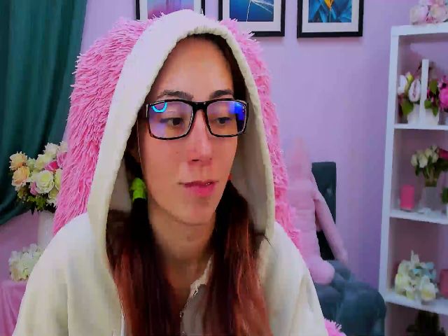 Live sex webcam photo for amyjune01 #271612763