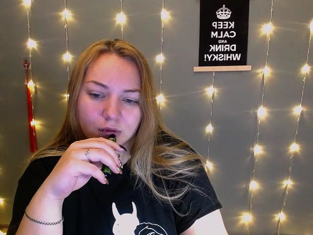 Live sex webcam photo for StellaJ_ #271604592