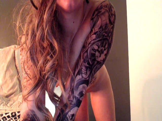 Live sex webcam photo for Siren_Kisses #271611140