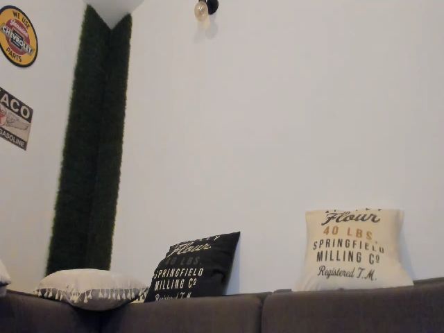 Live sex webcam photo for PisuVamp_ #271613729