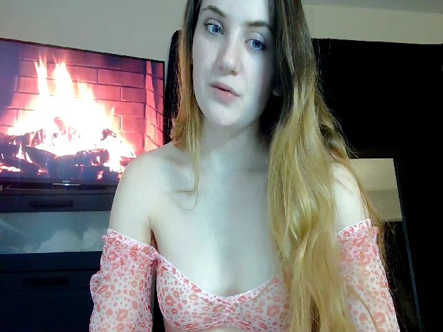 Live sex webcam photo for AmberPeach #271604730