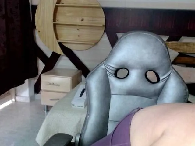 Live sex webcam photo for melymilf #288013695