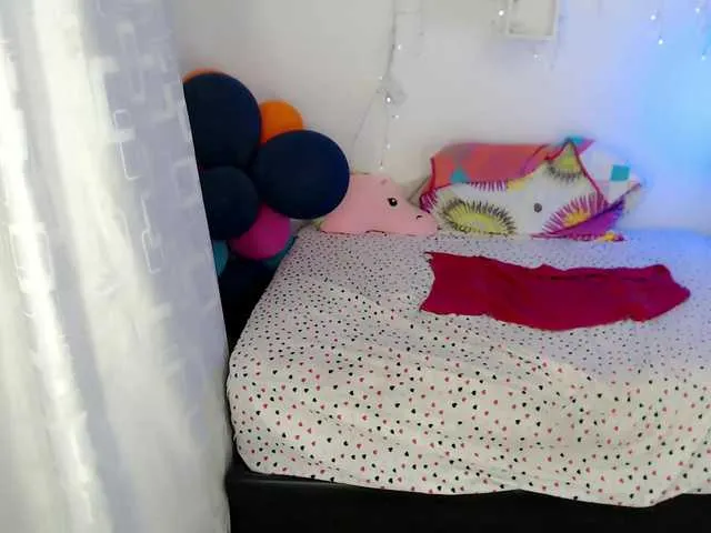 Live sex webcam photo for cristina-69 #271602575