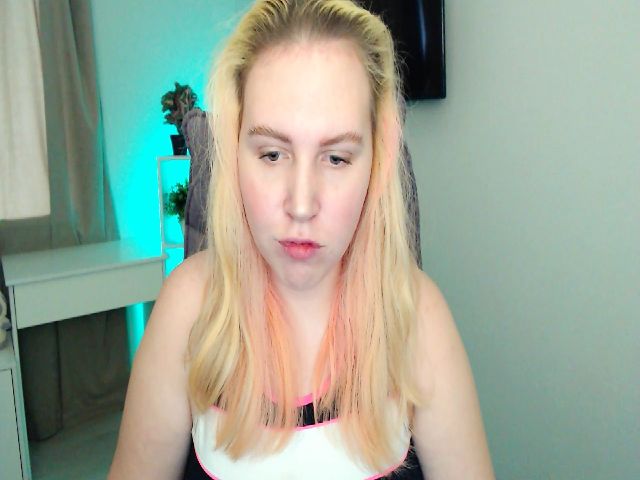 Live sex webcam photo for SweetnessLucy #271607785