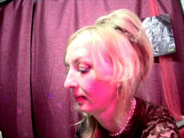 Live sex webcam photo for Wiwjendecor #271605792