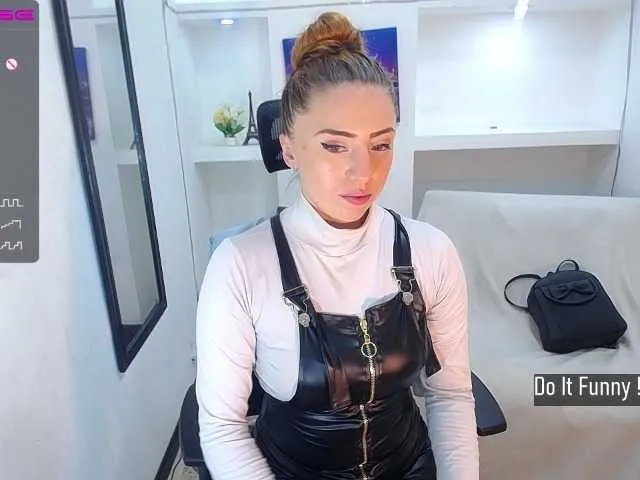 Live sex webcam photo for Sofhia20 #271609391