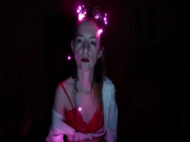 Live sex webcam photo for EmmRose #271611116
