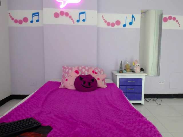 Live sex webcam photo for laraHot1 #271603420