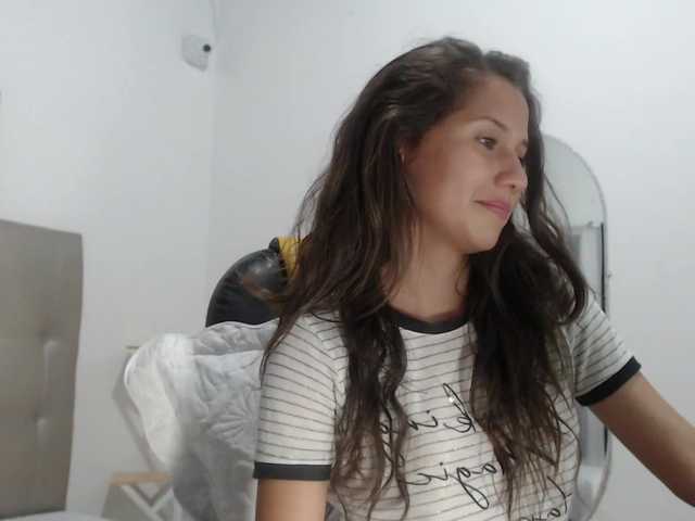 Live sex webcam photo for angela-xs #271602666