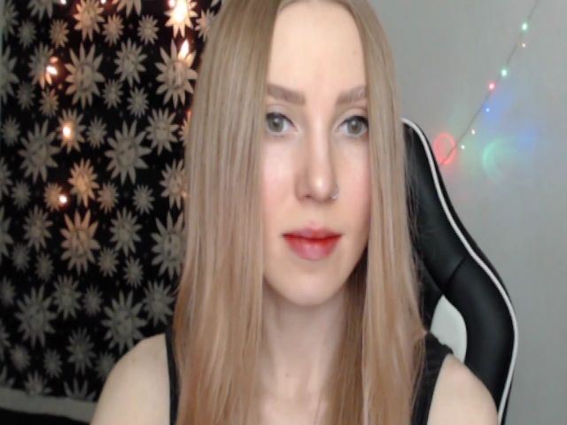 Live sex webcam photo for MagicElfie #271612955