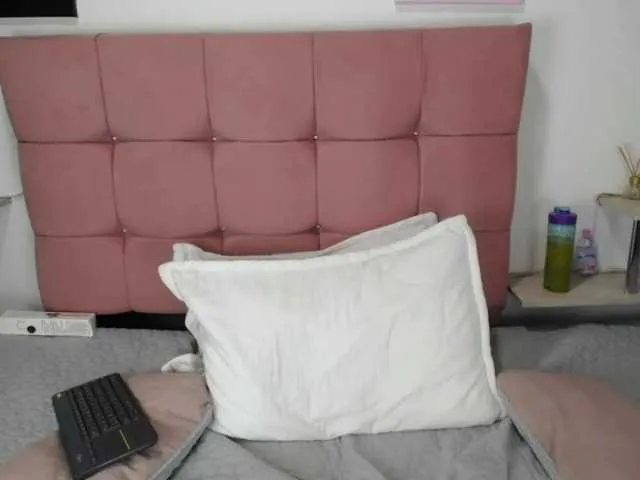 Live sex webcam photo for AshlieMiller #271606684