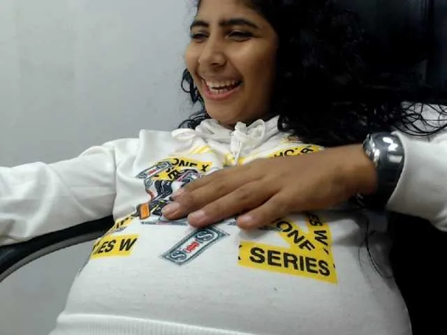 Live sex webcam photo for CandyKasss #271603374
