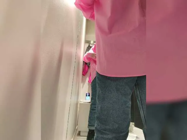 Live sex webcam photo for sweetbun1 #271608464