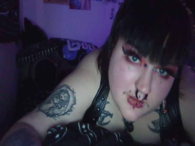 Live sex webcam photo for YourBabyGhoul #271607054