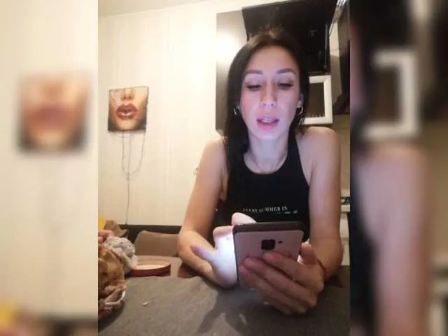 Live sex webcam photo for Mandarinki777 #271611450
