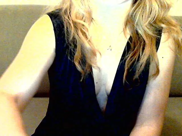 Live sex webcam photo for littleSue #271608946