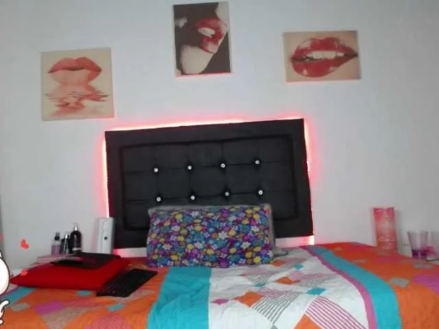 Live sex webcam photo for Skyy-moon01 #271606547