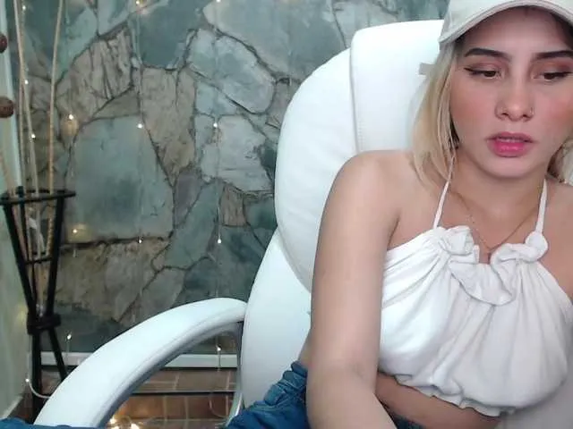 Live sex webcam photo for Amberleyy #271611691