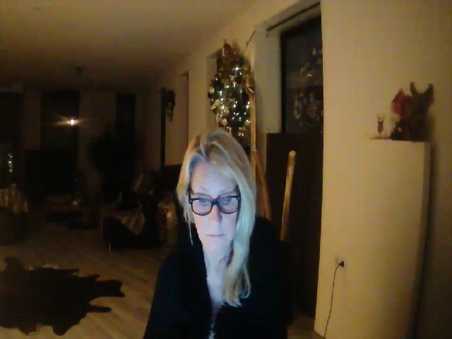 Live sex webcam photo for MissReneee #271603617