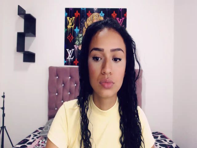 Live sex webcam photo for Miahorny4u #271610685