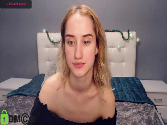 Live sex webcam photo for IcePeach #271604376