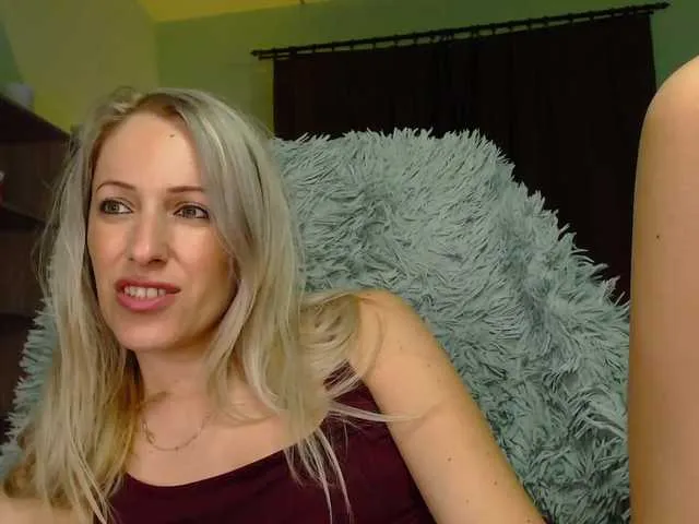 Live sex webcam photo for VickySecret #271624549