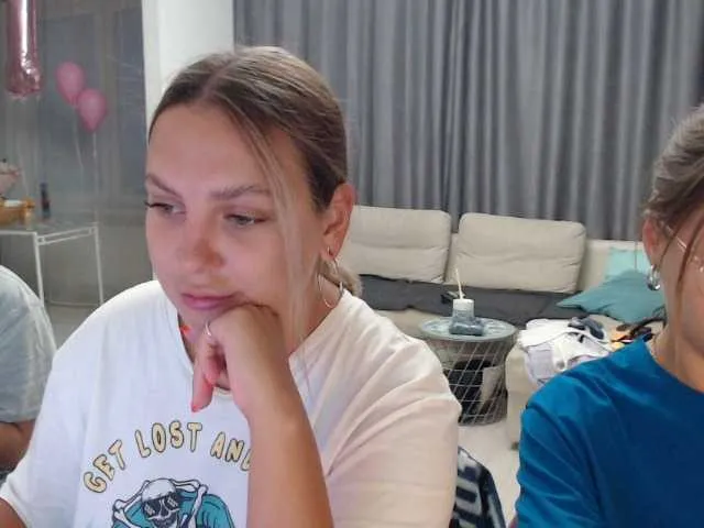 Live sex webcam photo for BugaGirls #271618138