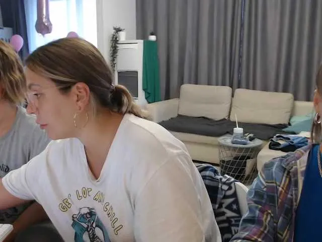 Live sex webcam photo for BugaGirls #271620729