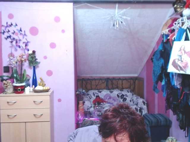 Live sex webcam photo for Elmira63 #271625281