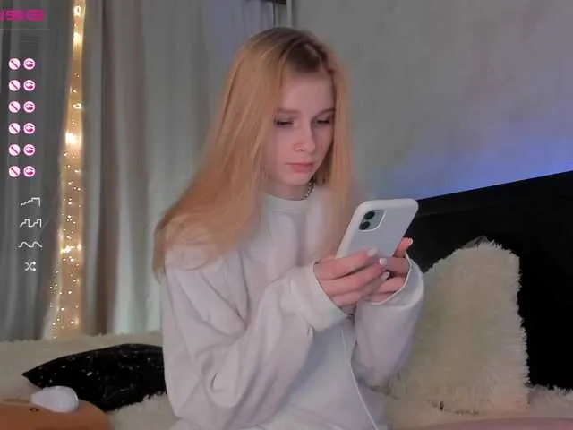 Live sex webcam photo for LesyaPrincess #271624208