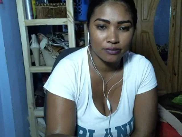 Live sex webcam photo for diamonbitch #271615651