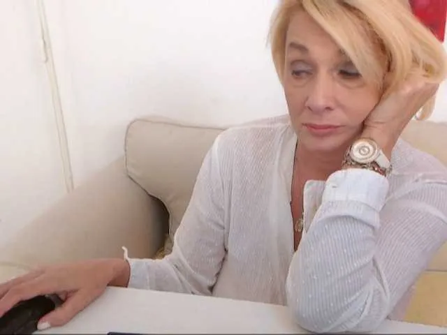 Live sex webcam photo for LadyNicole #271621211