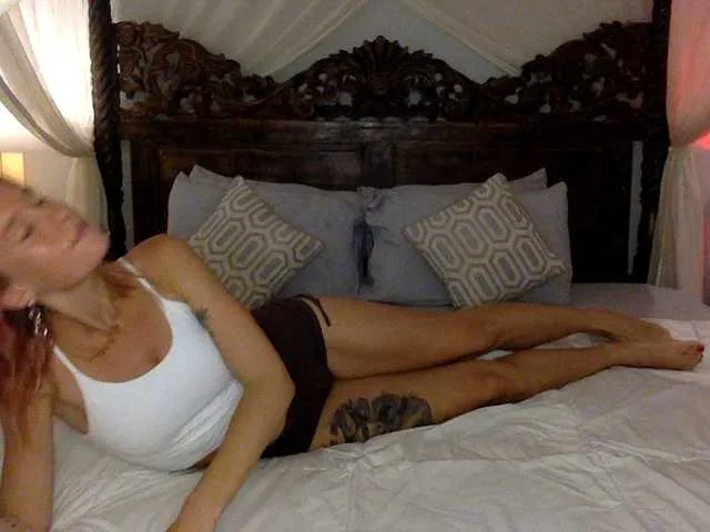 Live sex webcam photo for classylady210 #271621221