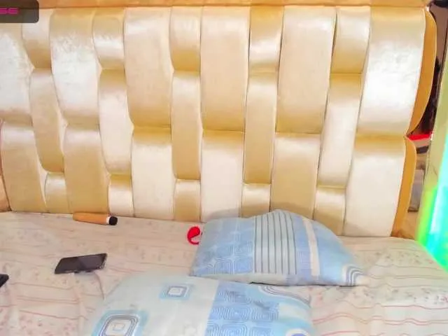 Live sex webcam photo for vickyquinn #271625454