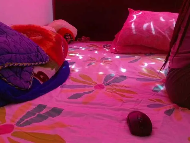 Live sex webcam photo for Daizy-cooper #271625628