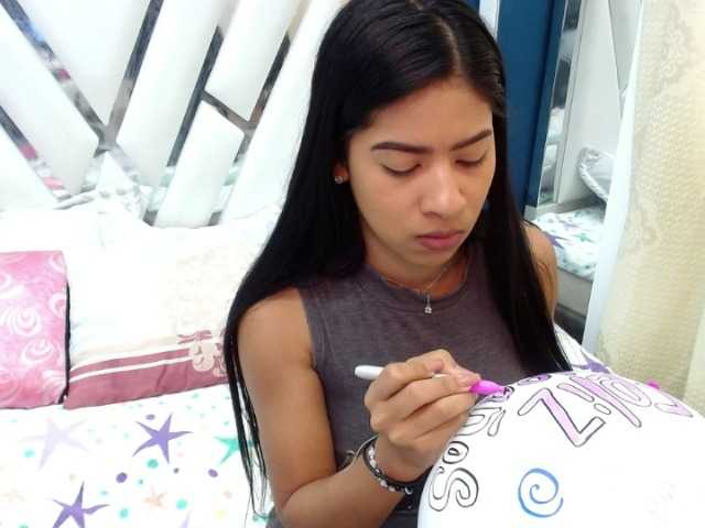 Live sex webcam photo for CorinaHudson #271625634