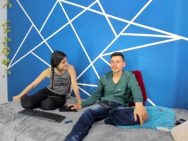 Live sex webcam photo for couplehorny21 #271624563