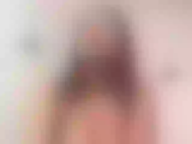 Live sex webcam photo for zoe8888 #271621828