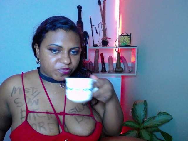 Live sex webcam photo for dirty-lady2 #271625417