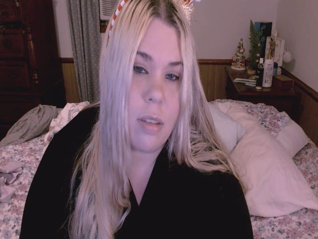 Live sex webcam photo for PlumpKittyKat #271617936