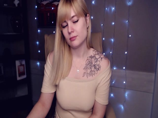 Live sex webcam photo for AdelinaBlondy #271617559