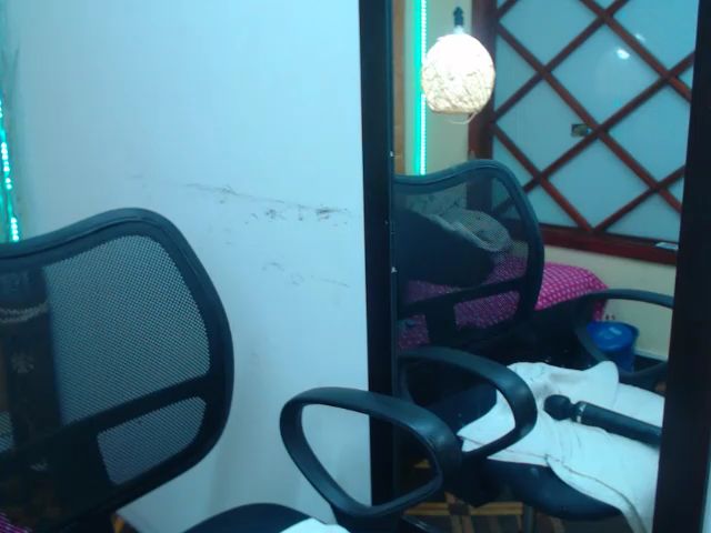 Live sex webcam photo for KellyJhons #271616781