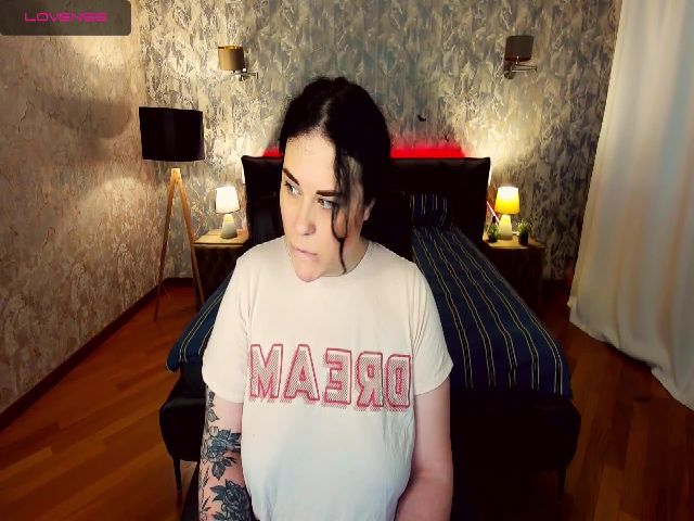 Live sex webcam photo for SerahMirabeli #271622509