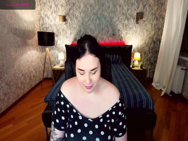 Live sex webcam photo for SerahMirabeli #271625962