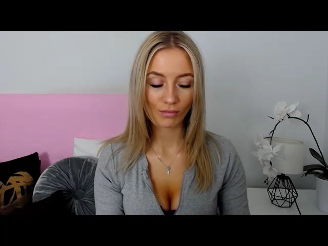 Live sex webcam photo for LenaaX #271627616